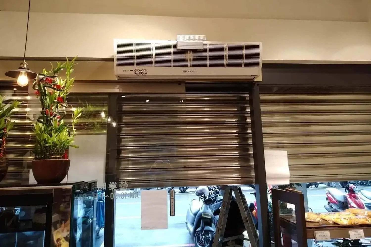 議晟空氣門15變頻遙控系列 麵包店