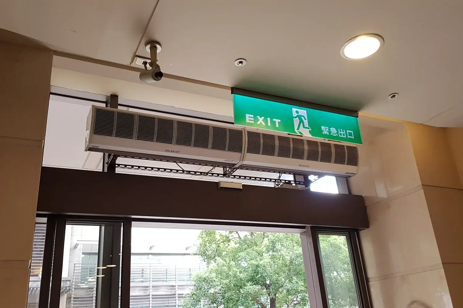 議晟空氣門15系列 新光三越