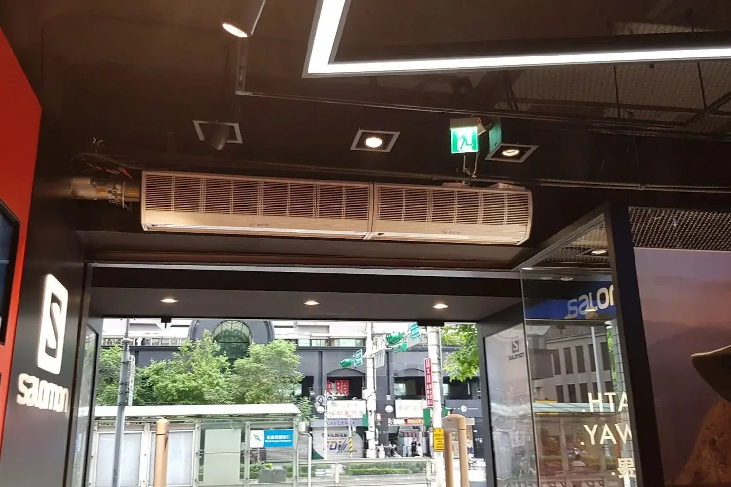 議晟空氣門15系列 Salomon鞋店